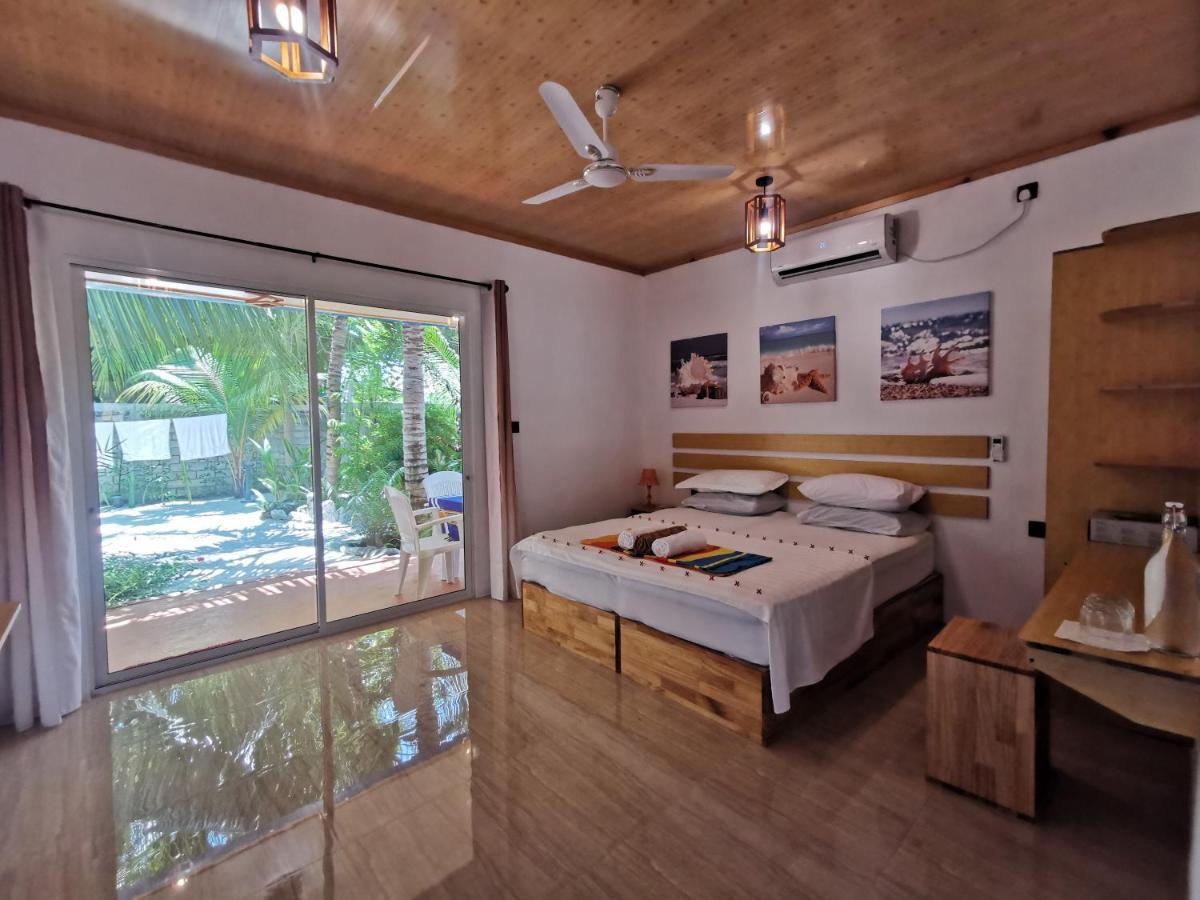 Blue Water Thoddoo Inn Bagian luar foto