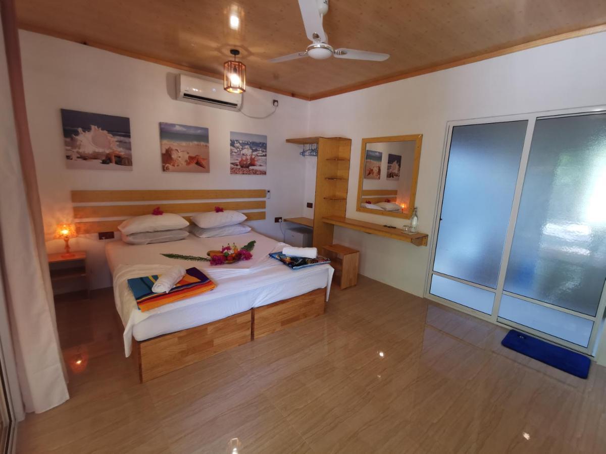 Blue Water Thoddoo Inn Bagian luar foto