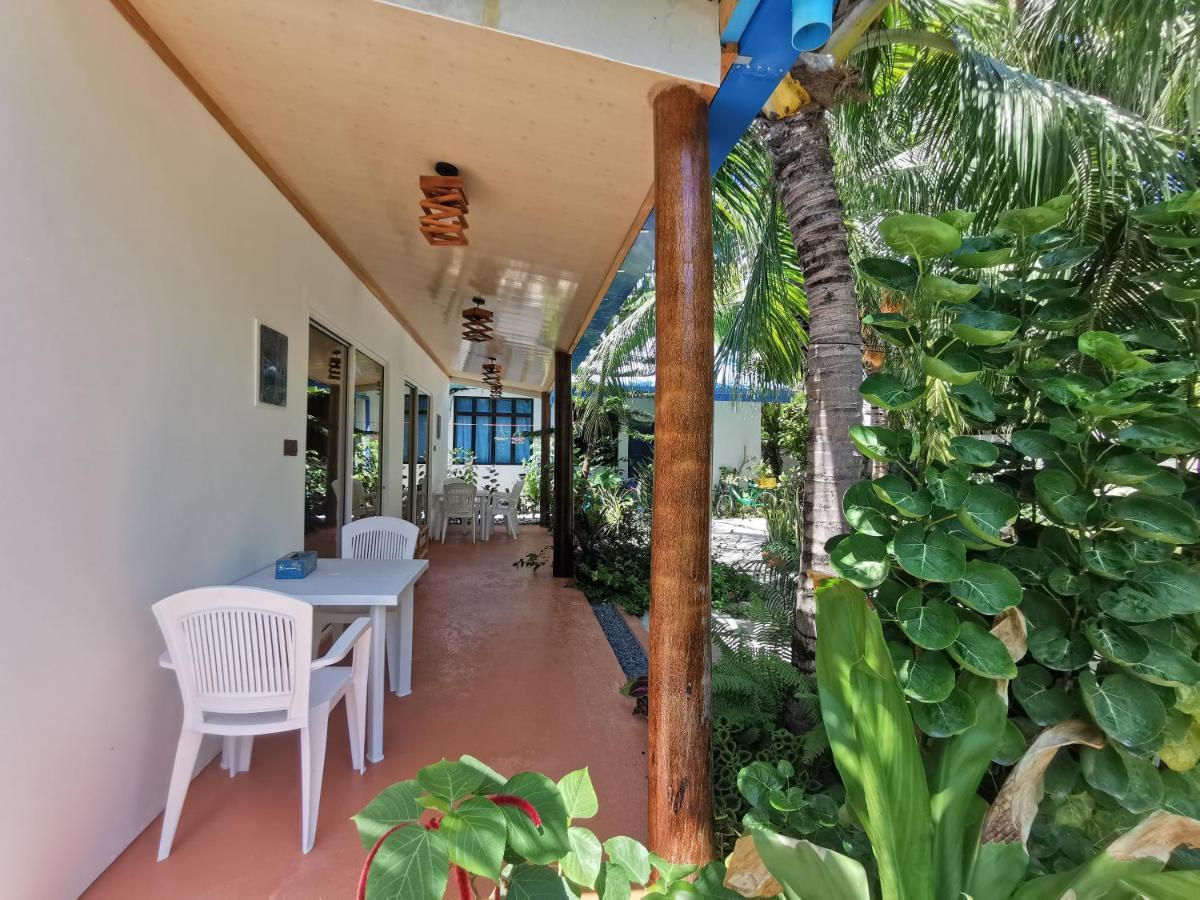 Blue Water Thoddoo Inn Bagian luar foto