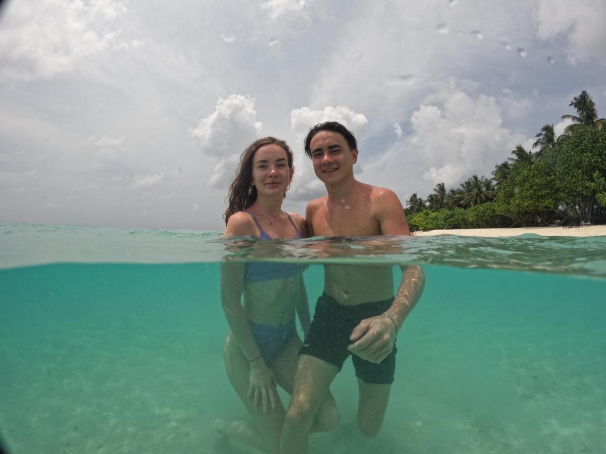 Blue Water Thoddoo Inn Bagian luar foto
