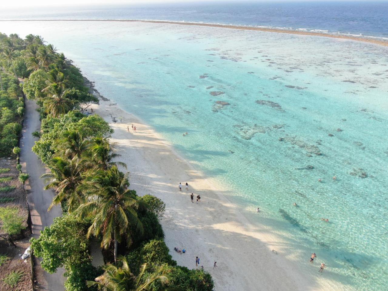 Blue Water Thoddoo Inn Bagian luar foto
